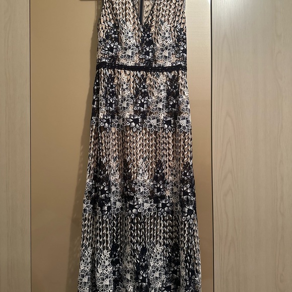Monique Lhuillier | Dresses | Gorgeous Navy Lace Dressss | Poshmark Monique Lhuillier | Dresses | Gorgeous Navy Lace Dressss | Poshmark